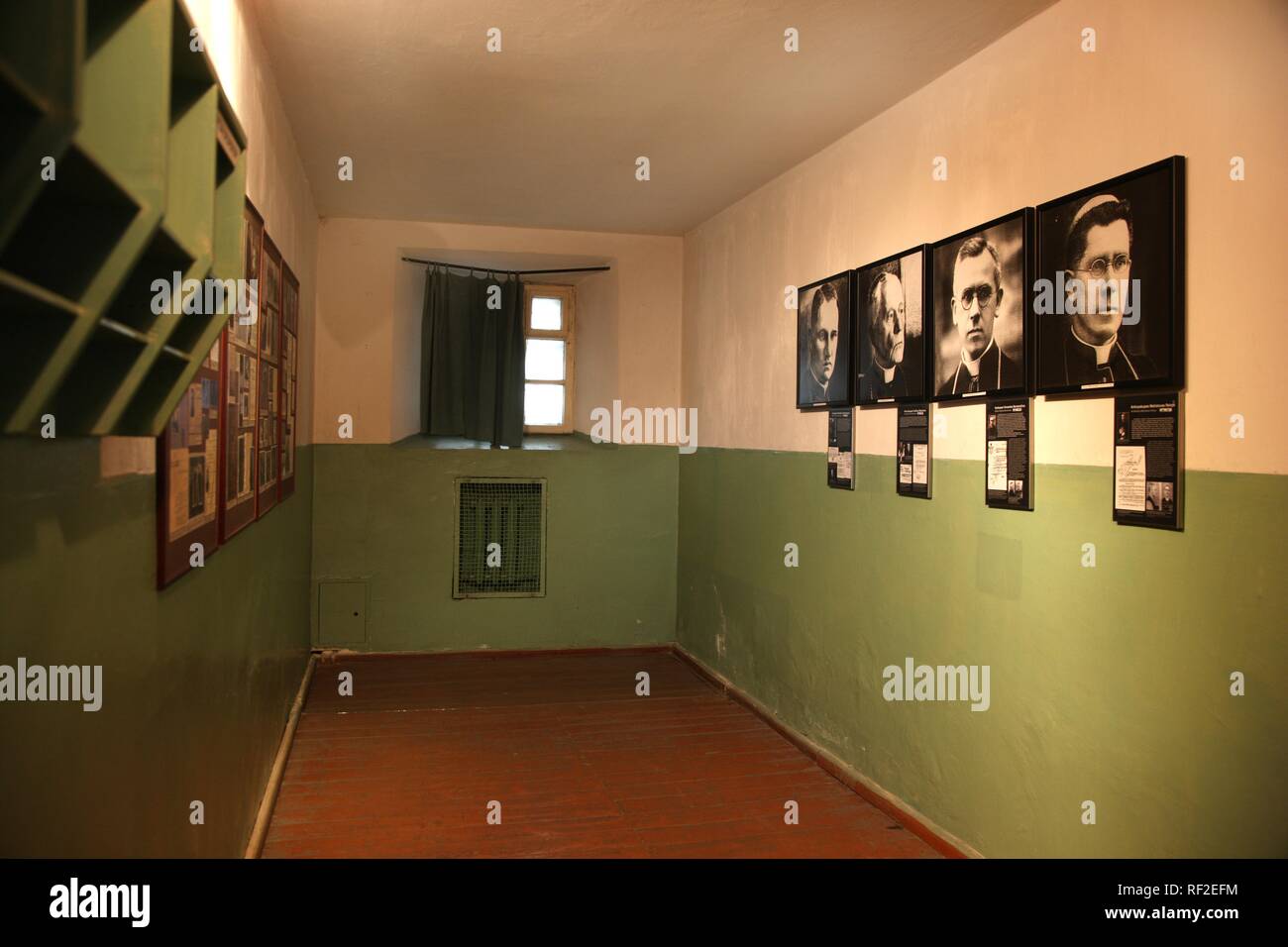 Cella in museo del KGB, Museo del Genocidio, trattare con i periodi di tedesco e di occupazioni sovietica e il genocidio, Vilnius Foto Stock