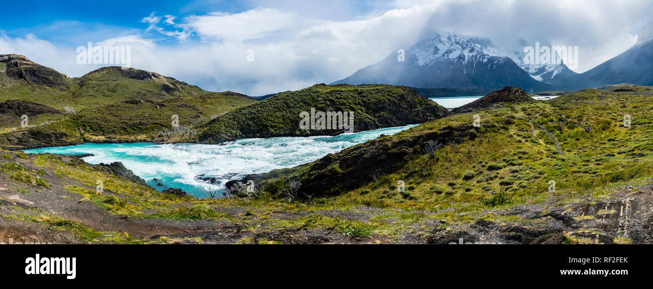 Sud America, Cile, Patagonia, vista di Rio Paine, Parco Nazionale Torres del Paine Foto Stock
