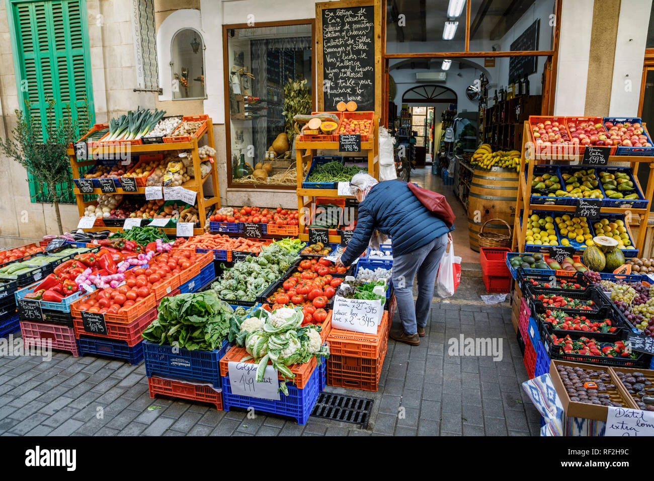 Greengrocery colorati in Sóller, Mallorca Foto Stock