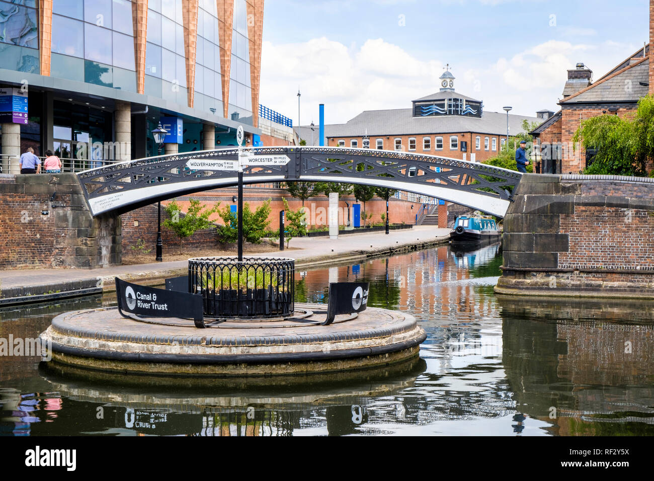 Canali di Birmingham. Vecchio girate a giunzione in cui Birmingham New Linea principale canale e il Birmingham Fazeley Canal soddisfare, Birmingham, Inghilterra, Regno Unito Foto Stock