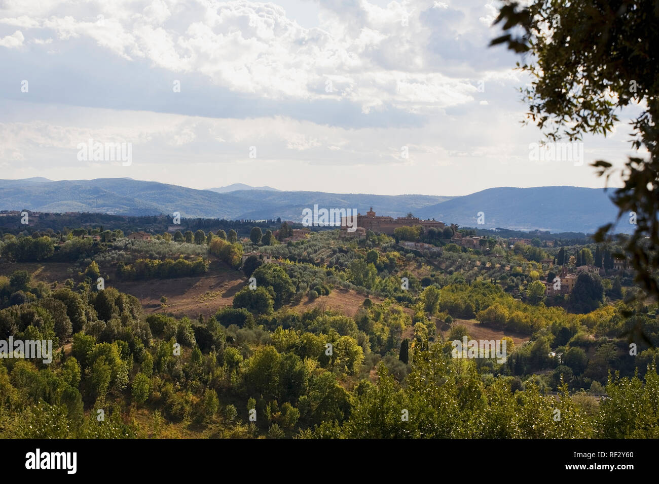 La vista su tutta la campagna toscana dal Piazzale Marcello Biringucci, Siena, Toscana, Italia Foto Stock