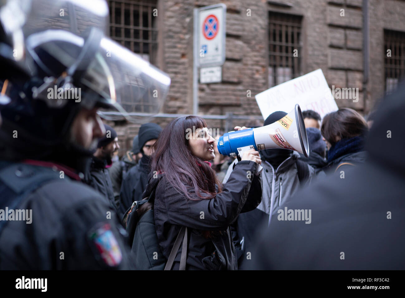 Foto LaPresse/Andrea Alfano 24/01/2019 Torino (Italia) Cronaca Flash Mob contro Burger King Nella foto: Il flash mob contro l&#x2019;apertura del Burger King Foto LaPresse/Andrea Alfano Gennaio 24, 2019 Torino (Italia) Notizie Flash Mob contro Burger King nella foto: Flash mob contro Burger King apertura Foto Stock