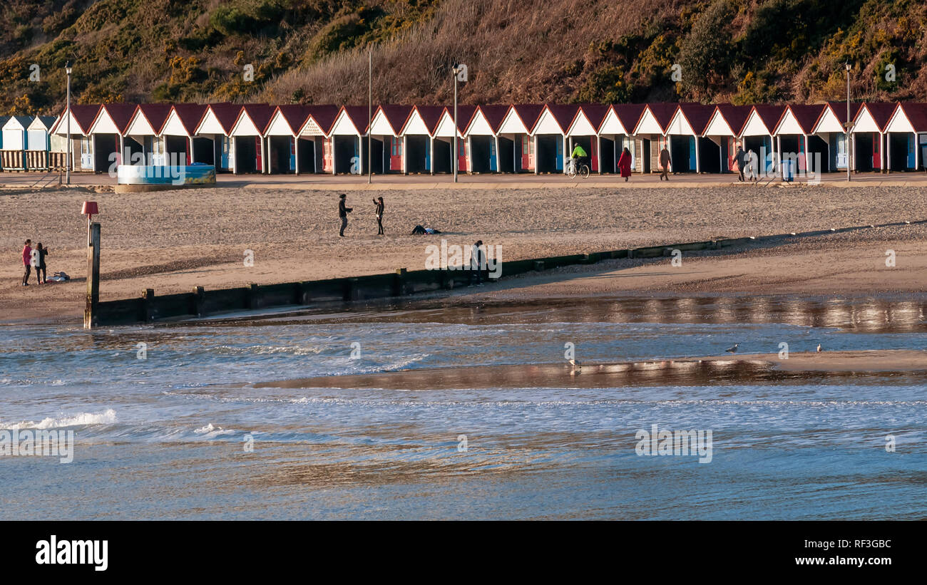 Stabilimento balneare di Bournemouth, Inghilterra, Regno Unito in una giornata di sole Foto Stock