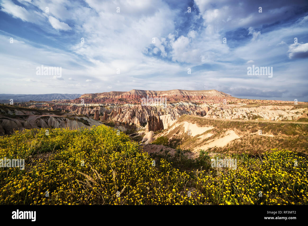 Incredibile sunrise in Cappadocia montagne, Turchia. Fotografia di paesaggi Foto Stock