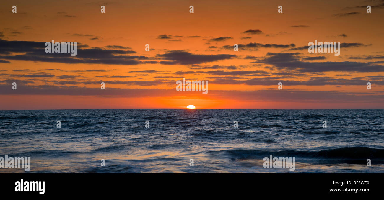 Oceano al tramonto Foto Stock