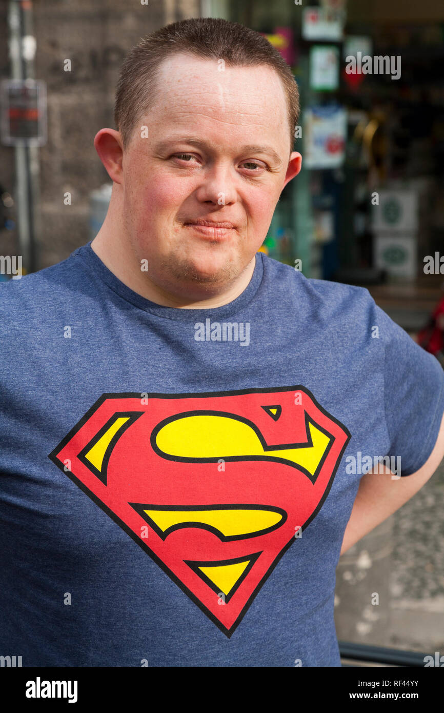 Superman t shirt immagini e fotografie stock ad alta risoluzione - Alamy