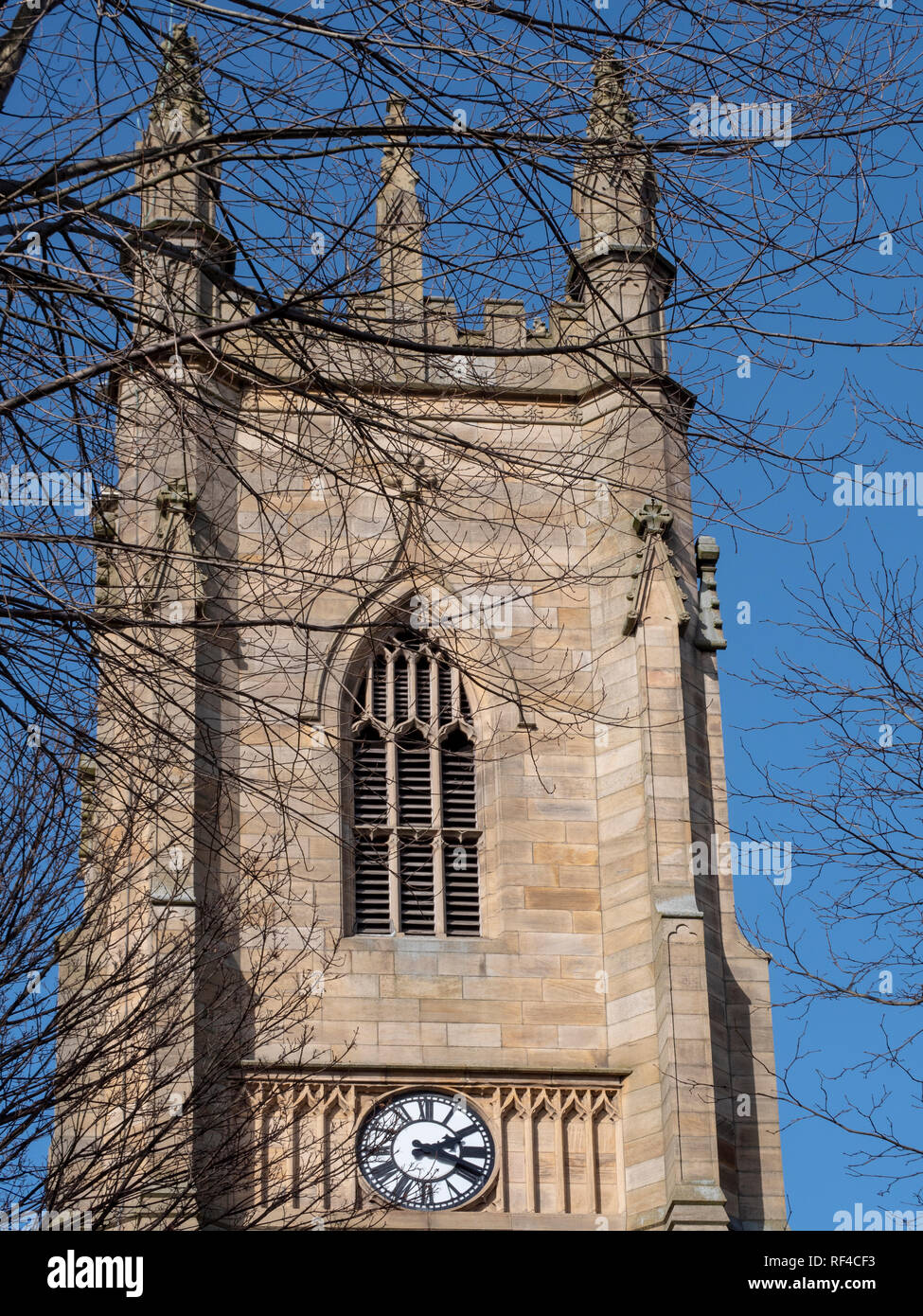 La torre dell'orologio di St Georges, ex chiesa parrocchiale, Sheffield South Yorkshire, Inghilterra, Regno Unito. Foto Stock