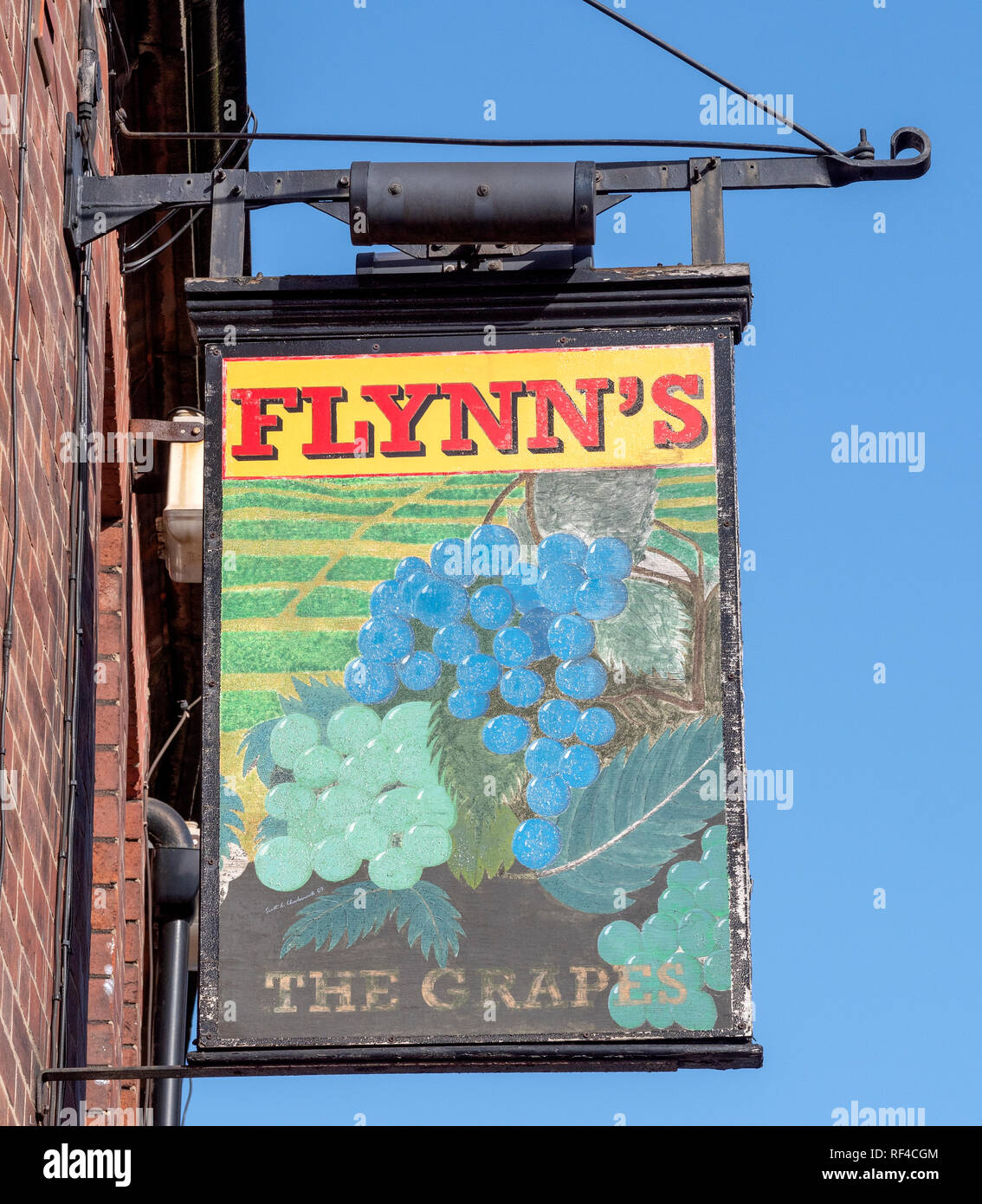 Cartello pubblicitario da appendere uve peril public house, Trippet Lane, Sheffield South Yorkshire, Inghilterra, Regno Unito. Foto Stock