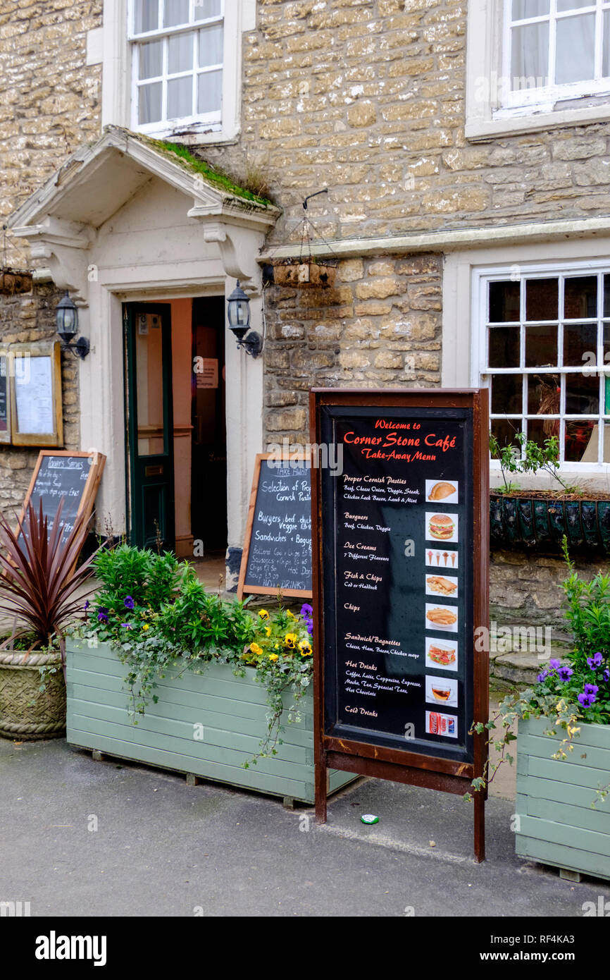 La pietra d angolo cafè presso i falegnami di bracci Lacock Wiltshire, Inghilterra REGNO UNITO Foto Stock