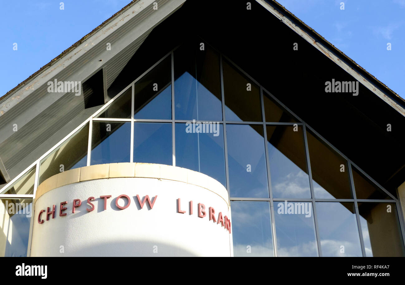Chepstow biblioteca, chepstos è una piccola città in Monmouthshire, Galles; si trova al confine con l'inghilterra e possono trarre beneficio dalla rimozione del pedaggio in S Foto Stock