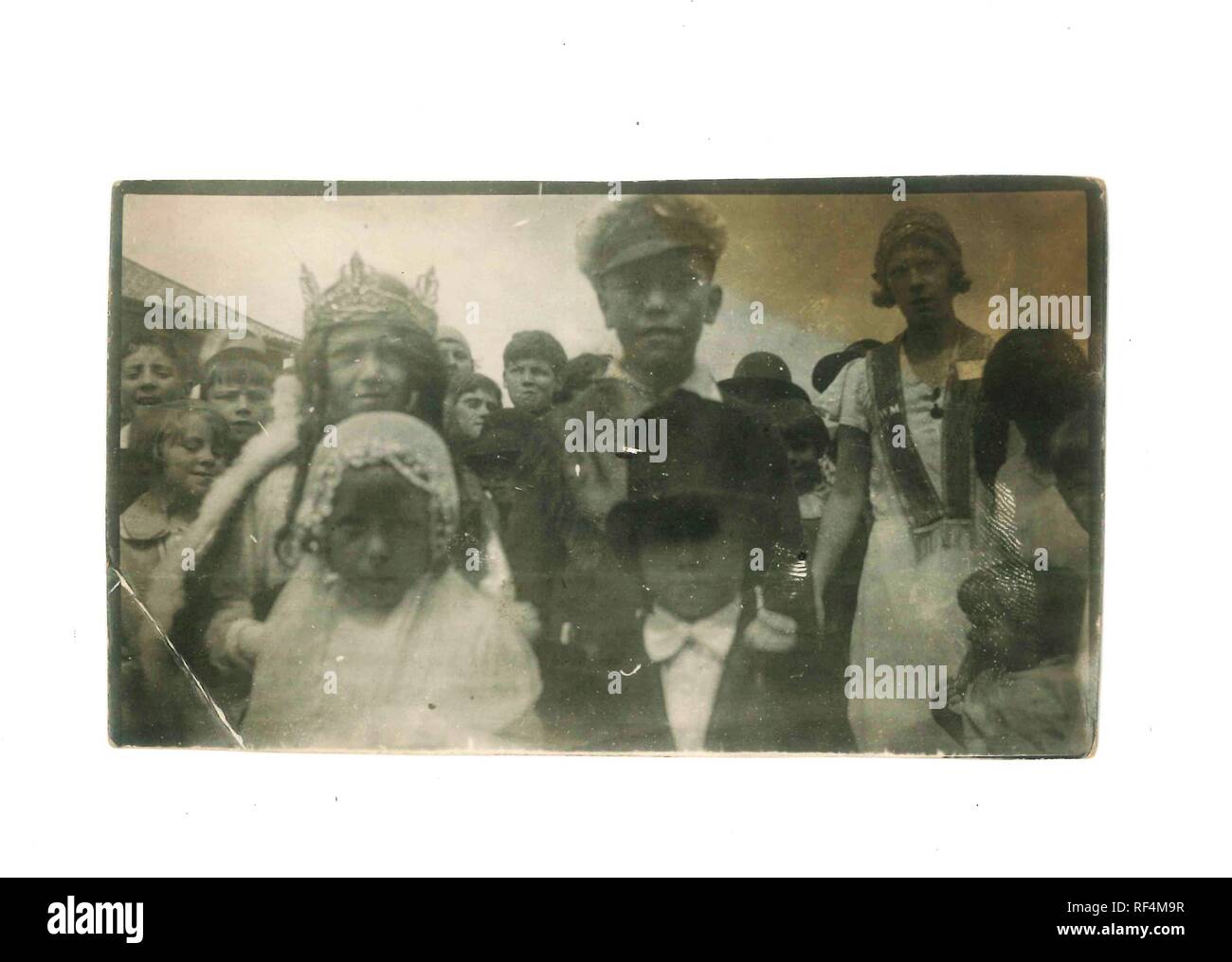 Vintage foto in bianco e nero di bambini vestiti - Storia Sociale Foto Stock
