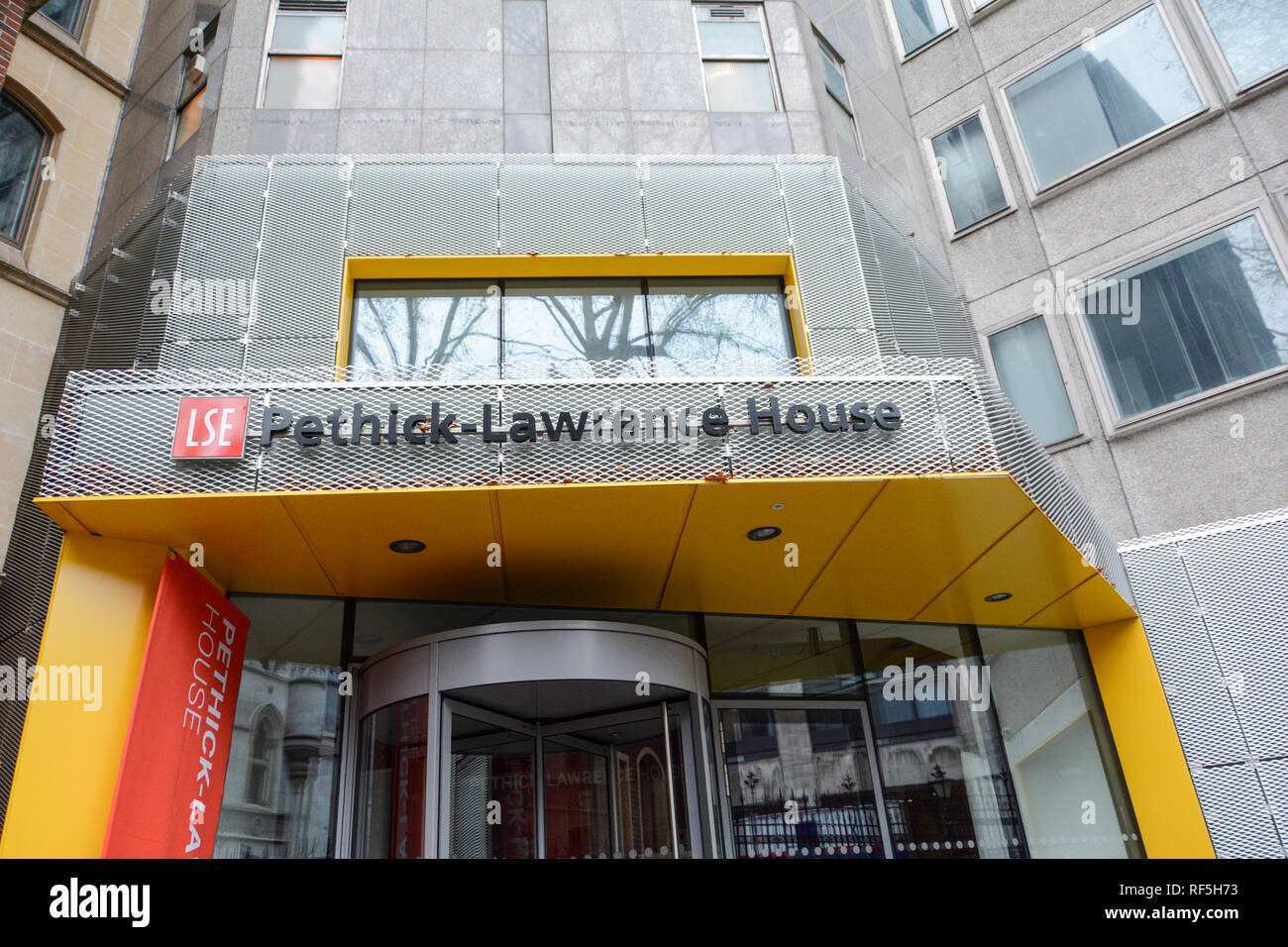 La London School of Economics (LSE) ha rinominato in tre delle sue principali Clemente's Inn edifici del campus. Casa Pankhurst, Fawcett House, London, Regno Unito Foto Stock