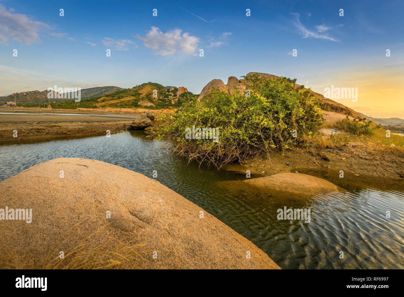 Bellissimo paesaggio da Phan Rang, Ninh Chu, Vietnam , i laghi di sale i wallpaper di Tham Chap Foto Stock