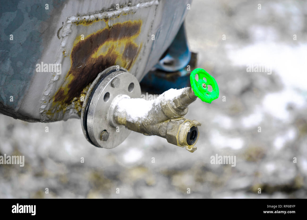 Rubinetto di acqua su un rimorchio per veicoli Foto Stock