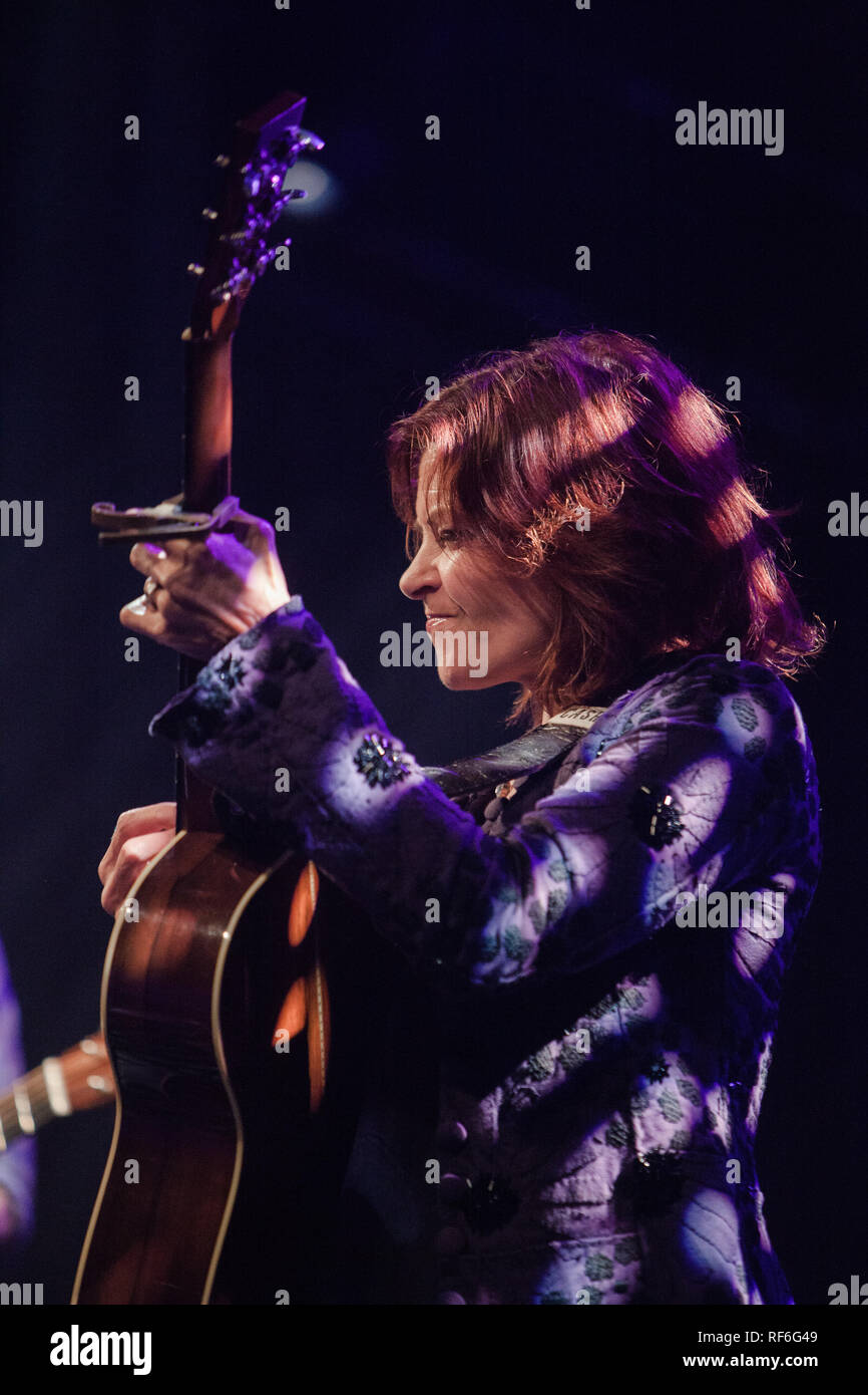 Il cantante americana, country e folk musicista Rosanne Cash esegue un concerto dal vivo presso il Danish folk, blues e il festival della musica country Tønder Festival 2016. Danimarca, 26/08 2016. Ad eccezione della Danimarca. Foto Stock