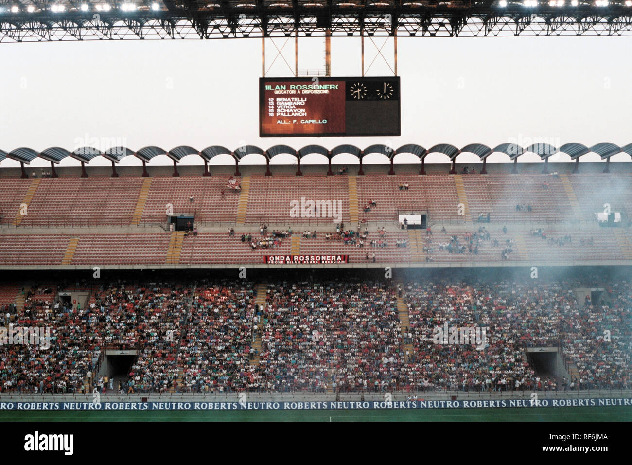 Vista generale dello stadio di San Siro, Milano, Italia, casa di AC Milan e Inter Milan, raffigurato su 24 Luglio 1993 Foto Stock