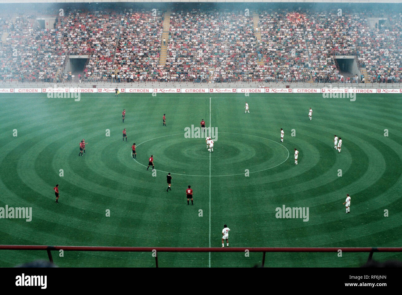 Vista generale dello stadio di San Siro, Milano, Italia, casa di AC Milan e Inter Milan, raffigurato su 24 Luglio 1993 Foto Stock