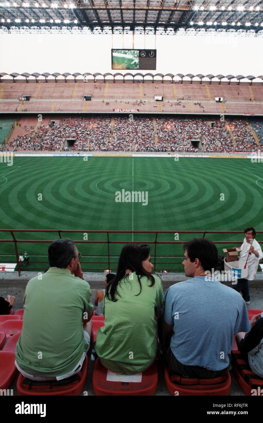 Vista generale dello stadio di San Siro, Milano, Italia, casa di AC Milan e Inter Milan, raffigurato su 24 Luglio 1993 Foto Stock