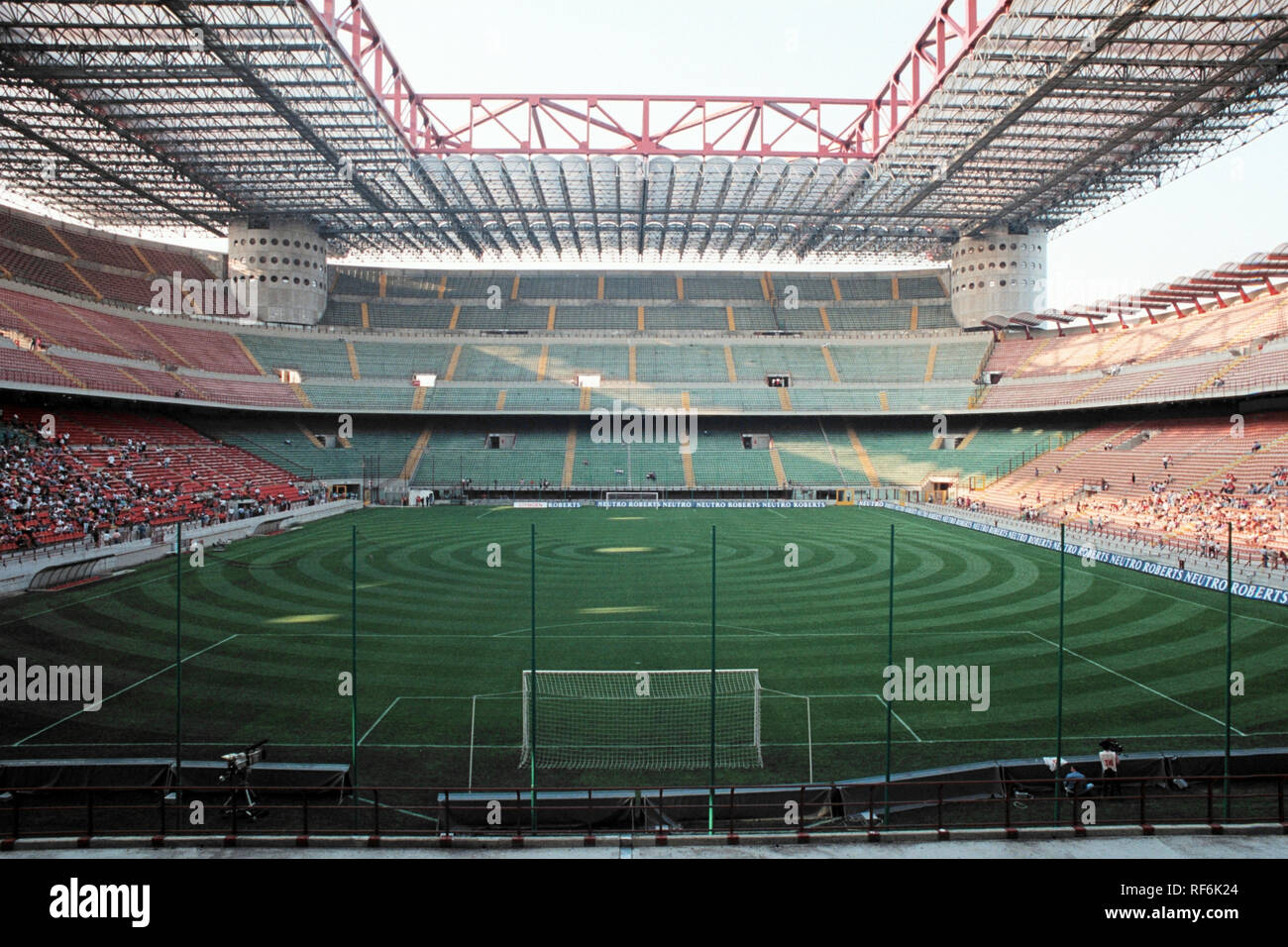 Vista generale dello stadio di San Siro, Milano, Italia, casa di AC Milan e Inter Milan, raffigurato su 24 Luglio 1993 Foto Stock