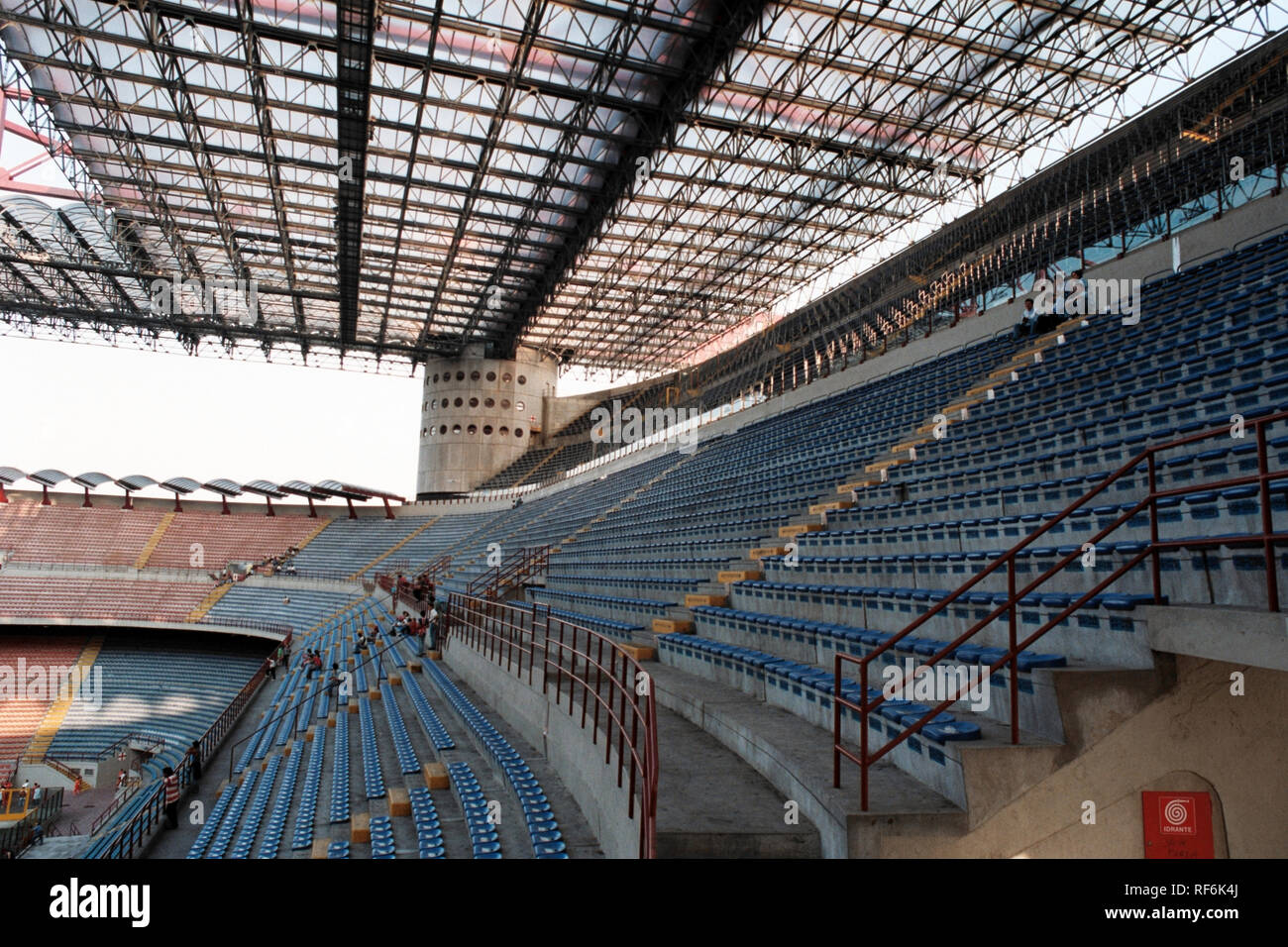 Vista generale dello stadio di San Siro, Milano, Italia, casa di AC Milan e Inter Milan, raffigurato su 24 Luglio 1993 Foto Stock
