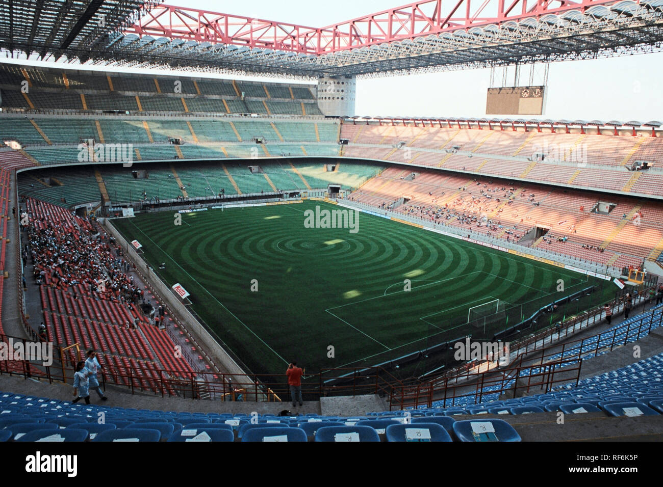Vista generale dello stadio di San Siro, Milano, Italia, casa di AC Milan e Inter Milan, raffigurato su 24 Luglio 1993 Foto Stock