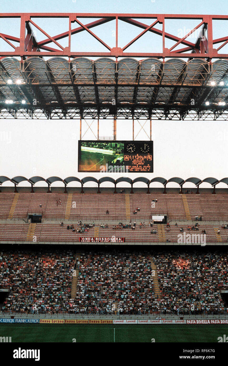 Vista generale dello stadio di San Siro, Milano, Italia, casa di AC Milan e Inter Milan, raffigurato su 24 Luglio 1993 Foto Stock