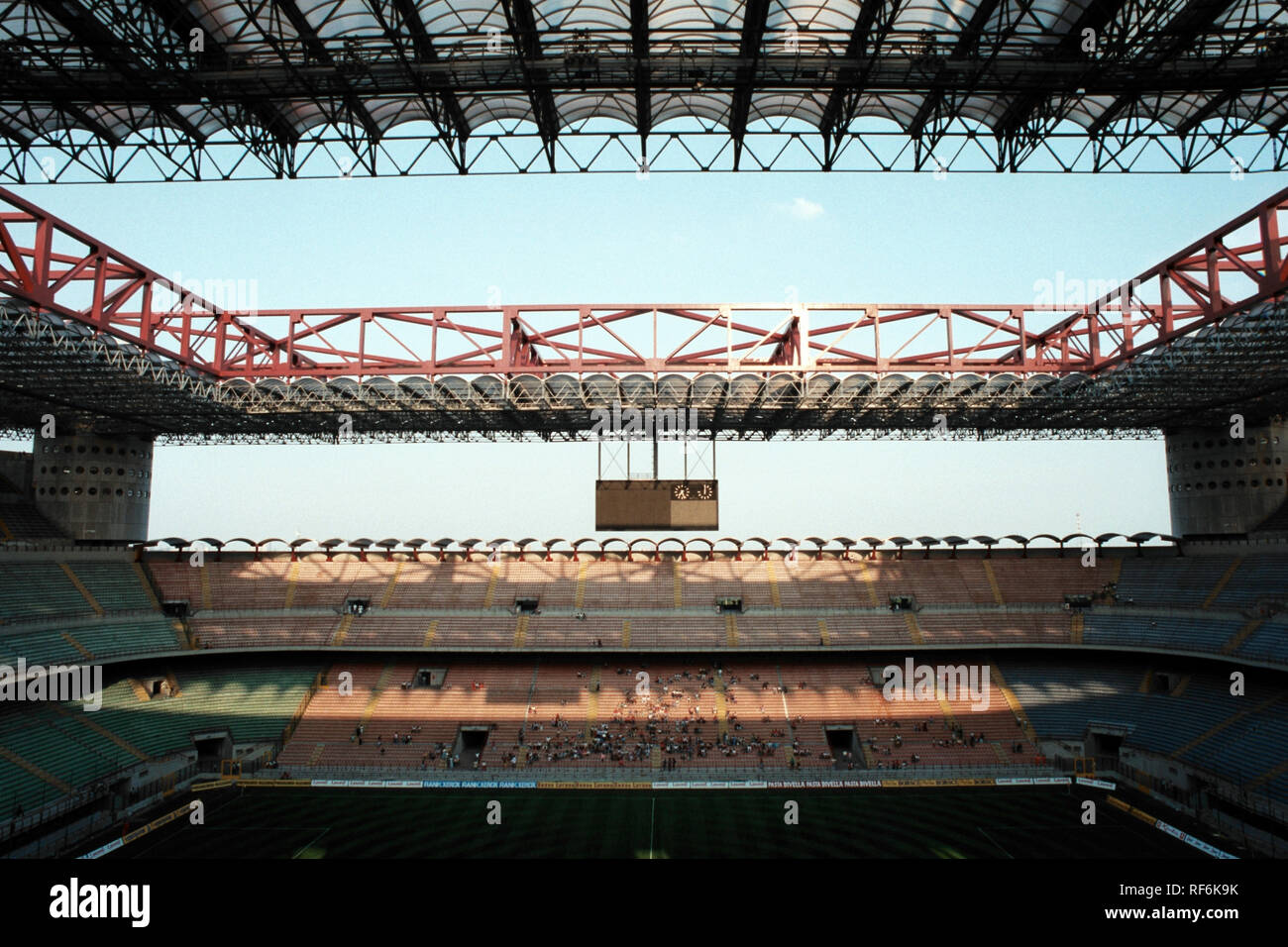 Vista generale dello stadio di San Siro, Milano, Italia, casa di AC Milan e Inter Milan, raffigurato su 24 Luglio 1993 Foto Stock