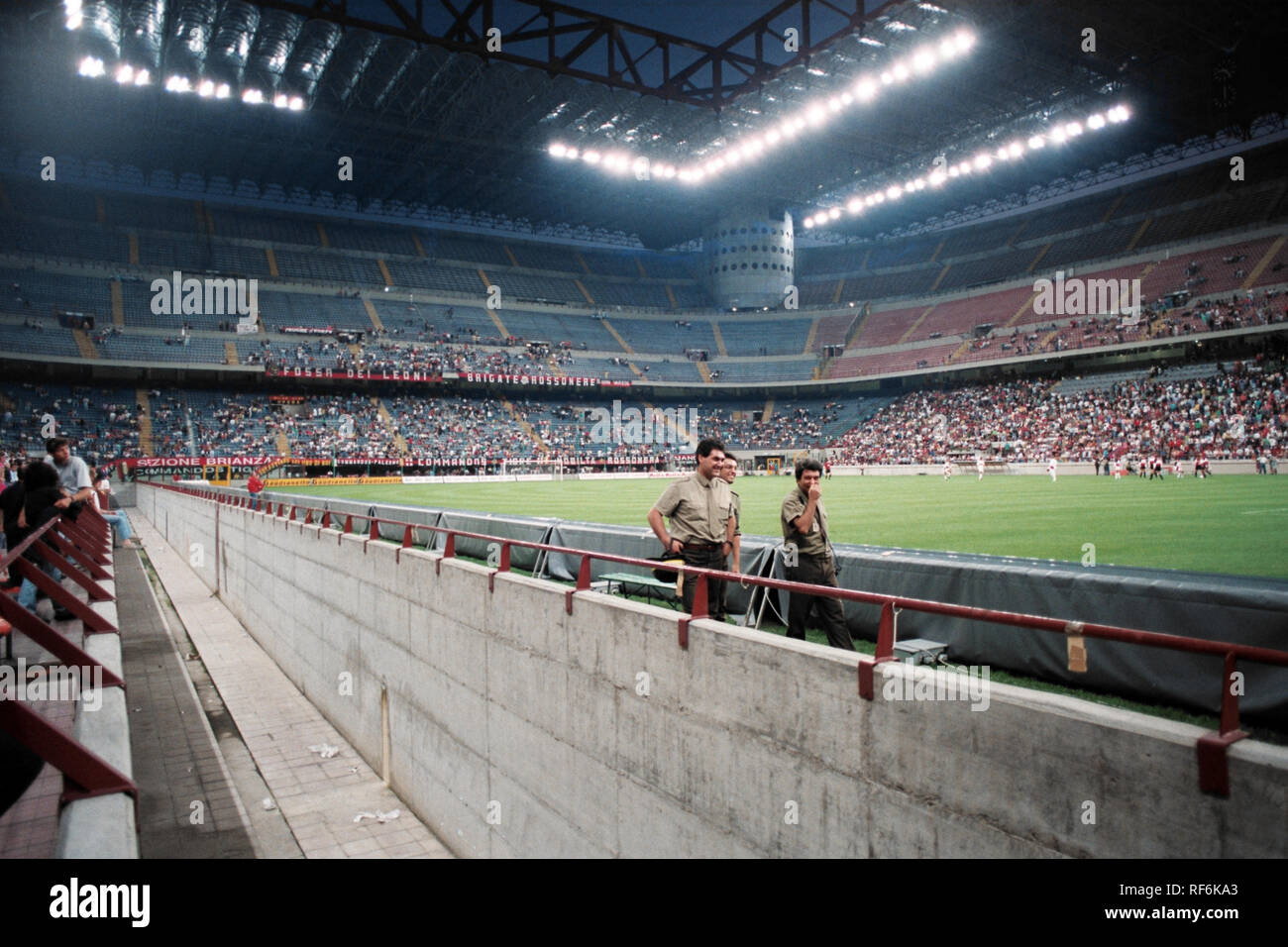 Vista generale dello stadio di San Siro, Milano, Italia, casa di AC Milan e Inter Milan, raffigurato su 24 Luglio 1993 Foto Stock