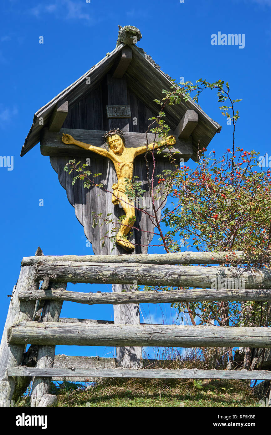 Croce e santuario su Gojska Planina, nei pressi di Kamnik, Gorenjska, Slovenia Foto Stock