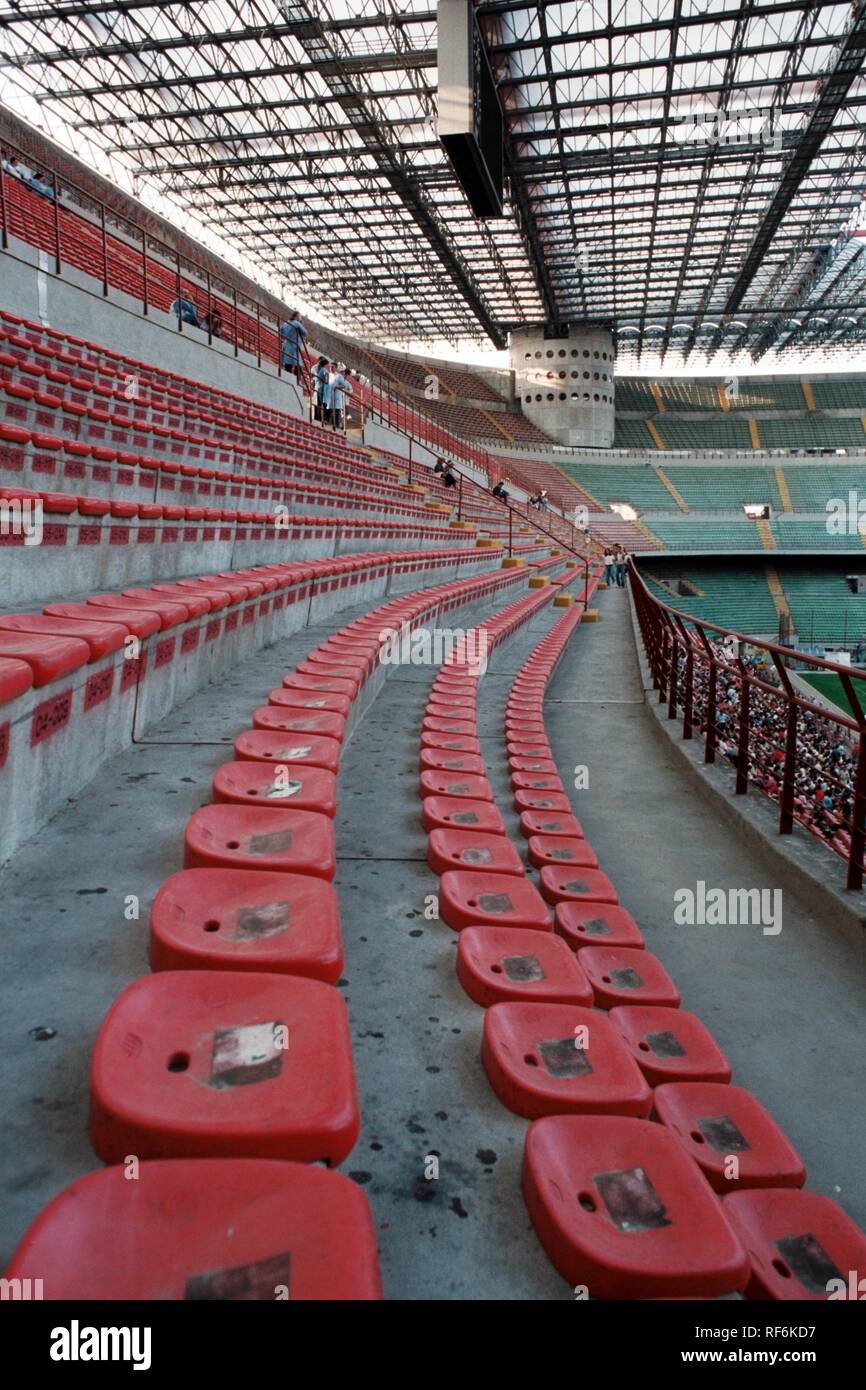 Vista generale dello stadio di San Siro, Milano, Italia, casa di AC Milan e Inter Milan, raffigurato su 24 Luglio 1993 Foto Stock