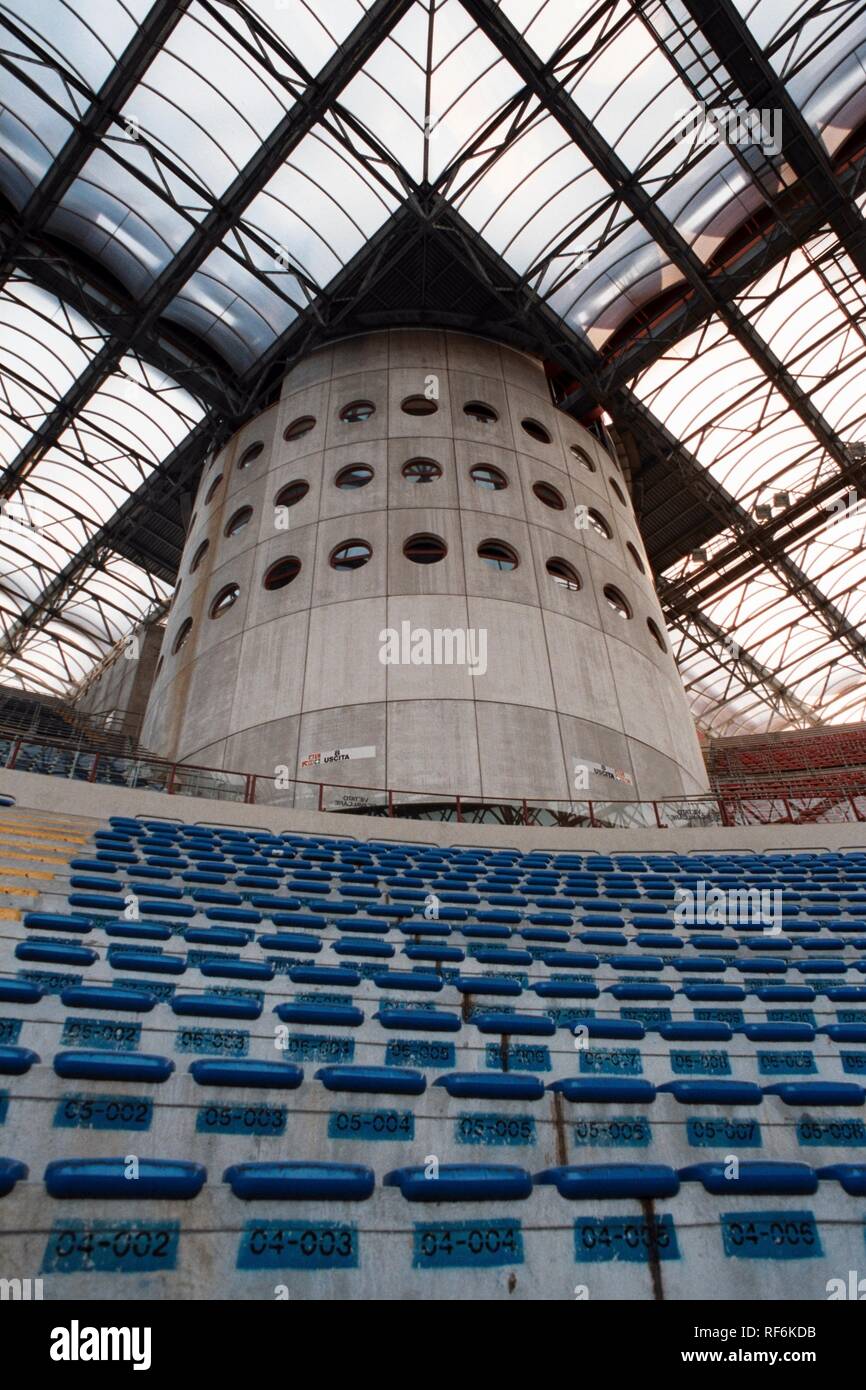 Vista generale dello stadio di San Siro, Milano, Italia, casa di AC Milan e Inter Milan, raffigurato su 24 Luglio 1993 Foto Stock