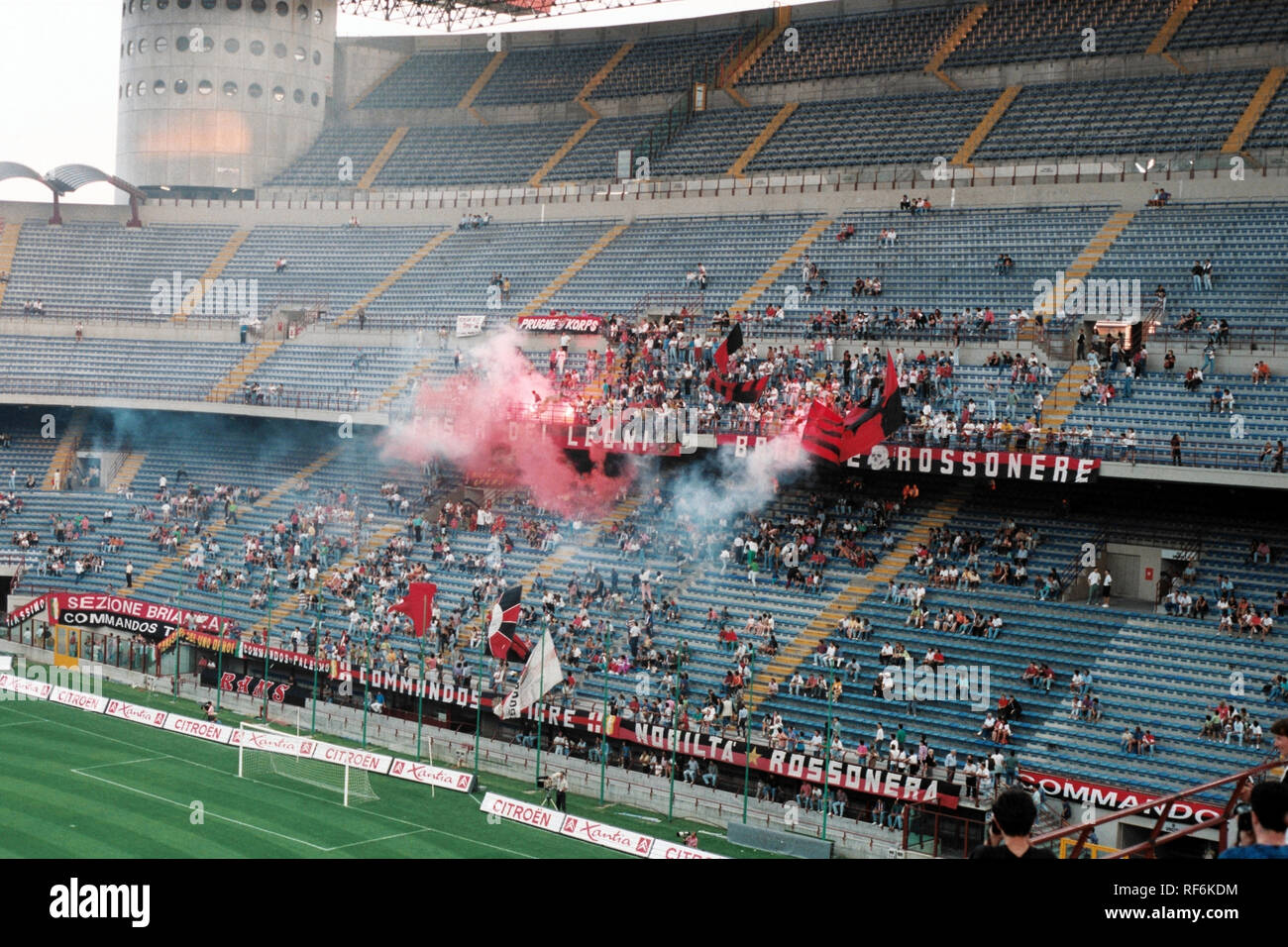 Vista generale dello stadio di San Siro, Milano, Italia, casa di AC Milan e Inter Milan, raffigurato su 24 Luglio 1993 Foto Stock