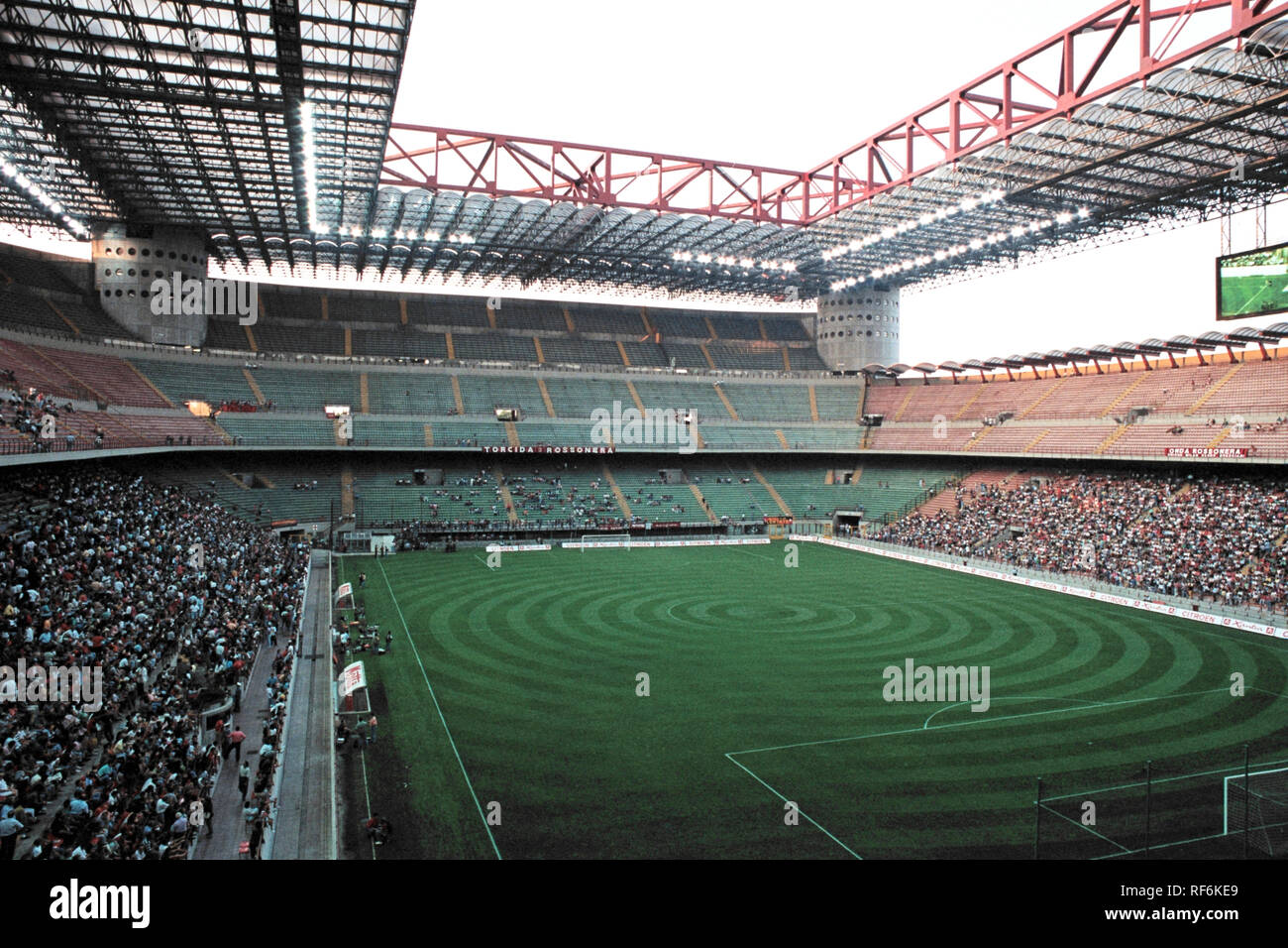 Vista generale dello stadio di San Siro, Milano, Italia, casa di AC Milan e Inter Milan, raffigurato su 24 Luglio 1993 Foto Stock