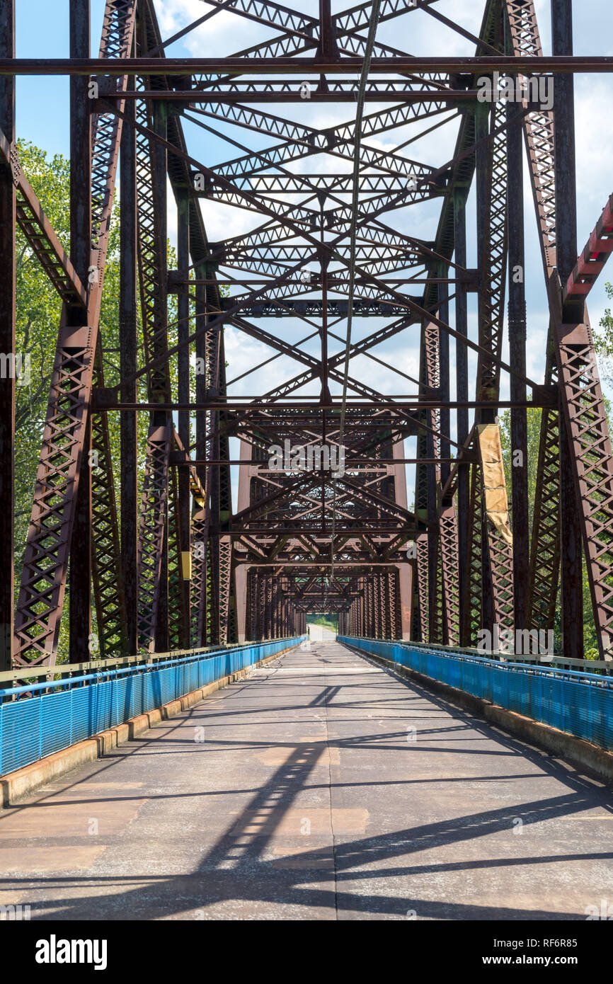 La vecchia catena di rocce ponte era una volta parte della storica Route 66. Foto Stock