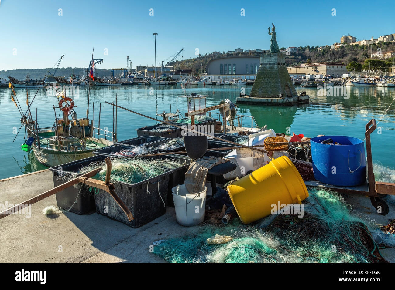 Mare Adriatico, porto di Ortona. Abruzzo, Italia Foto Stock