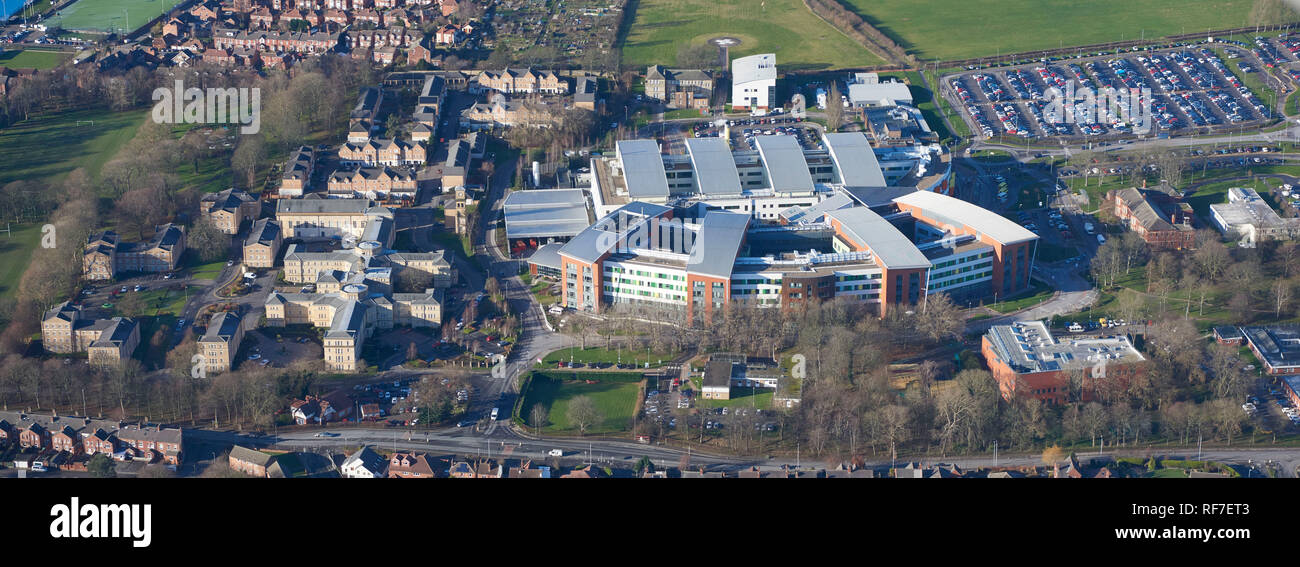 Una veduta aerea di Pinderfields Hospital Wakefield, costruito sotto PFI, West Yorkshire, nell'Inghilterra del Nord, Regno Unito Foto Stock