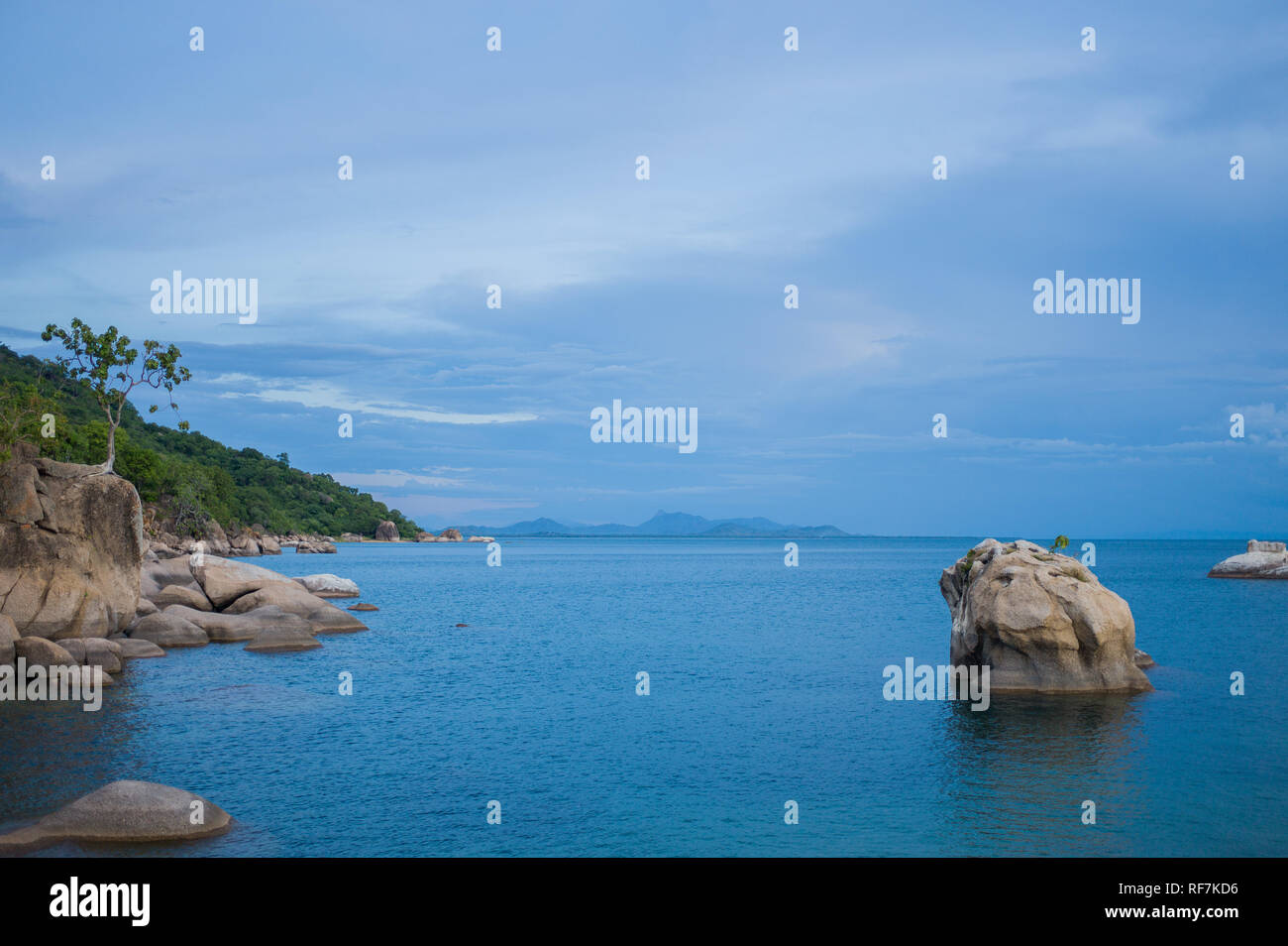 Cape Maclear all'estremità meridionale del Lago Malawi è un luogo pittoresco sul lago popolare con i turisti; è nel Parco Nazionale del Lago Malawi. Foto Stock