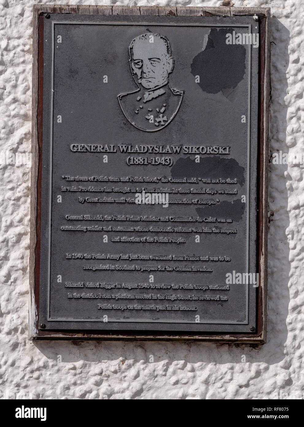 Lapide che ricorda la visita del Primo Ministro polacco generale Wladyslaw Sikorski a Biggar, South Lanarkshire in Scozia nel mese di agosto 1940 Foto Stock