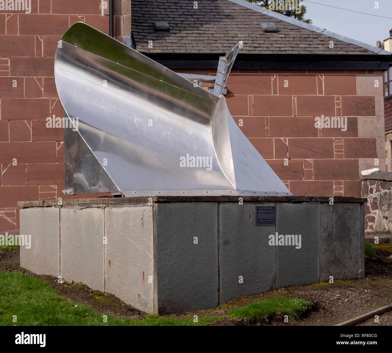 Un Hi-lift Snow Plough scultura su display a Biggar, South Lanarkshire, Scotland, Regno Unito Foto Stock