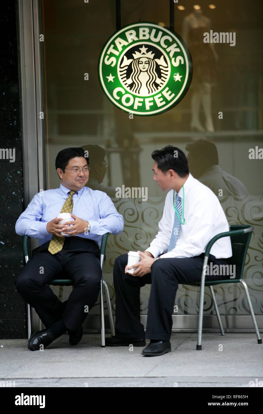 JPN, Giappone Tokyo: Starbucks Cafe in Shinjuku Foto Stock