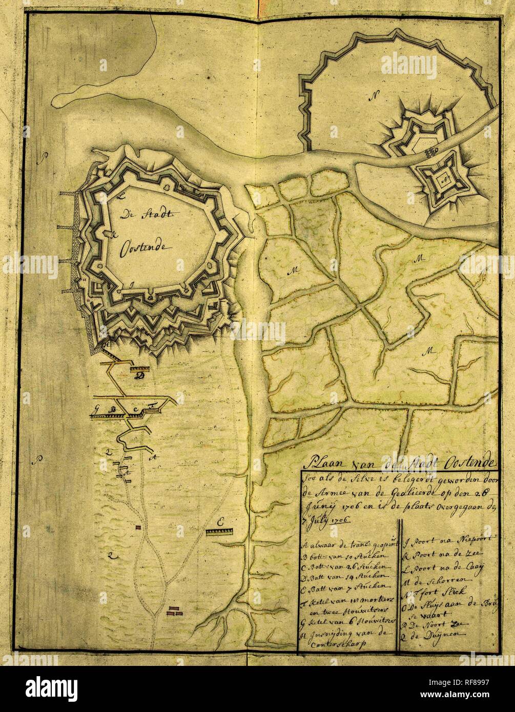 Beleg van Oostende, 1706. Plaan van de stadt Oostende soo als de selve è belegerdt geworden door de Armée van de Gealieerde op den 28 Juny 1706 EN è de plaats overgegaan den 7 luglio 1706 (titolo in oggetto). Relatore per parere: Samuel Du Ry de Champdoré. Dating: 1706. Luogo: Paesi Bassi. Misurazioni: h 414 mm × W 316 mm. Museo: Rijksmuseum Amsterdam. Foto Stock