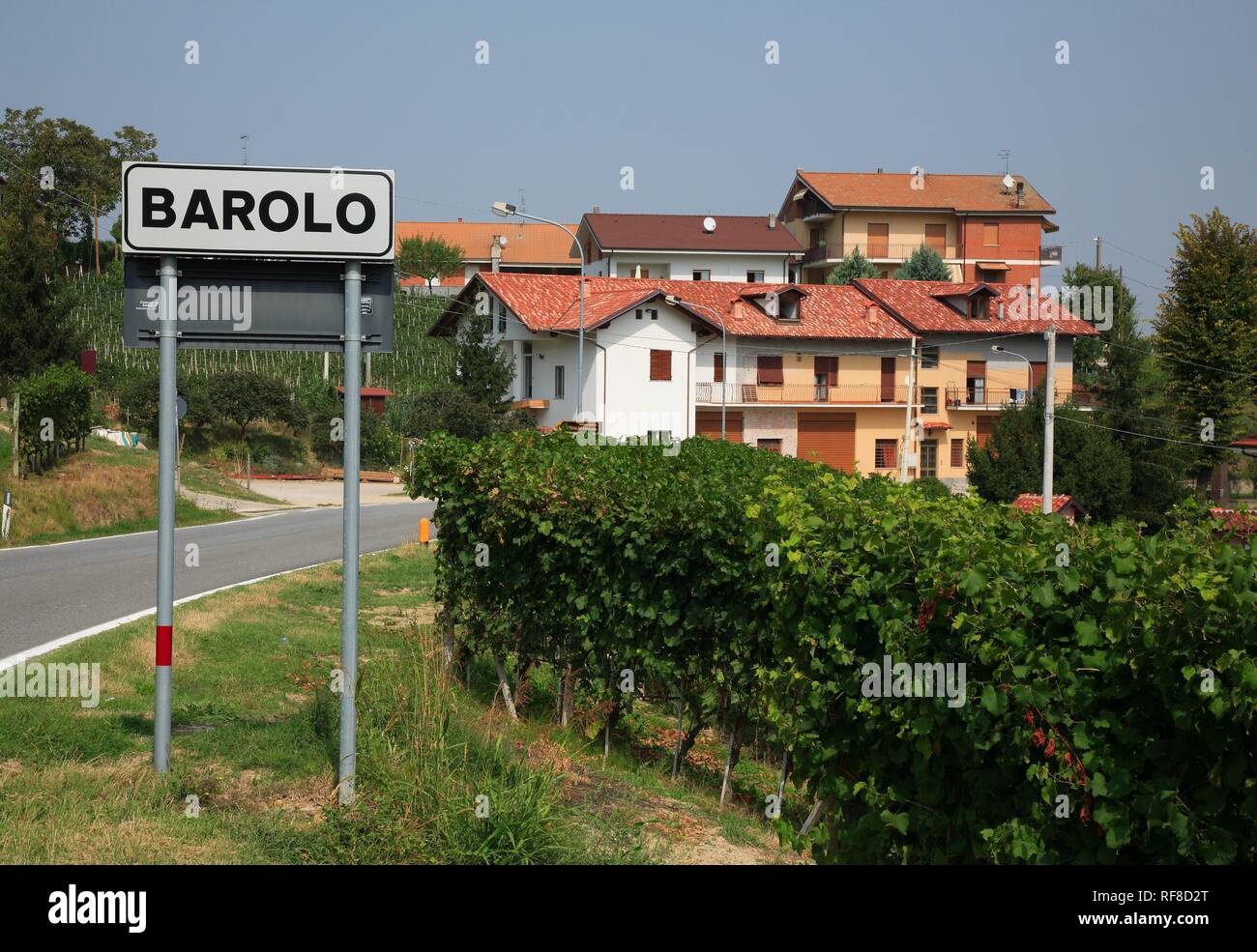 Luogo-nome sign, Barolo, Langhe, Piemonte, Italia, Europa Foto Stock