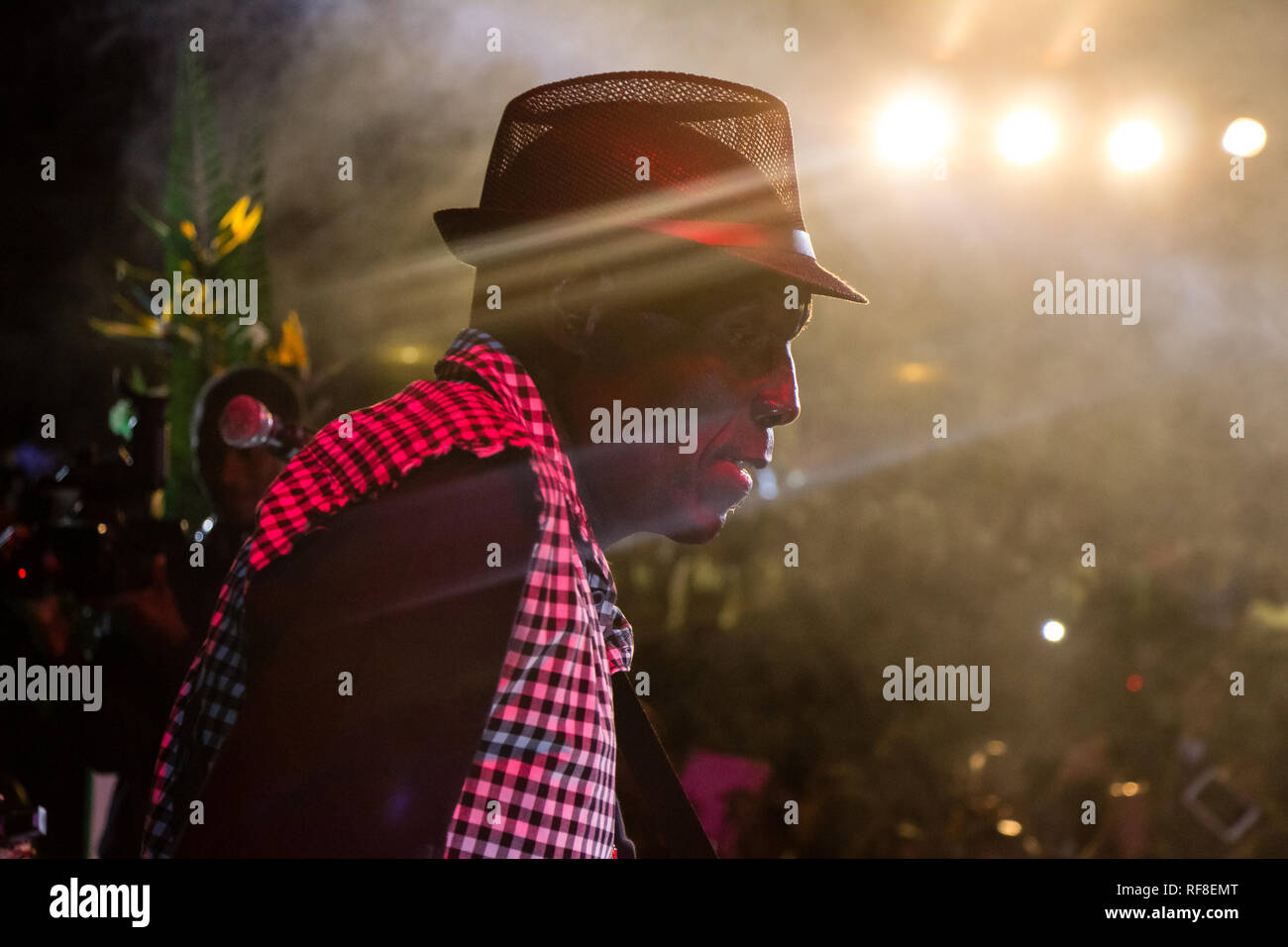 Oliver Mtukudzi era un musicista dello Zimbabwe e attivista per i diritti umani e l'UNICEF ambasciatore di benevolenza per l'Africa del Sud. Sep 22, 1952 - Jan 23, 2019 Foto Stock