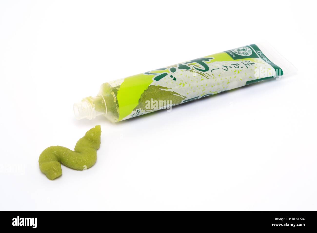 Wasabi incollare in un tubo, giapponese il condimento usato per il sushi, ecc. Foto Stock