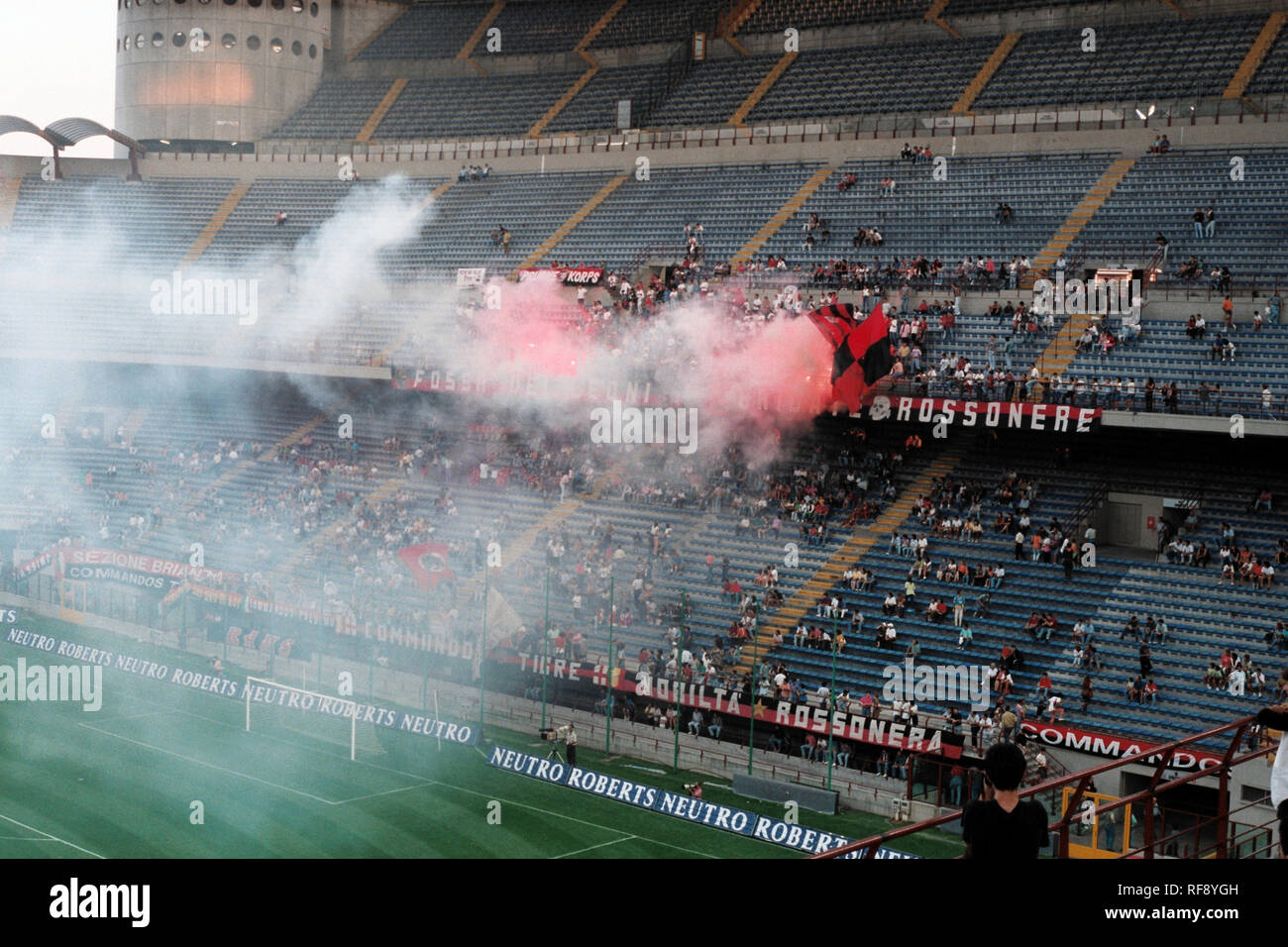 Vista generale dello stadio di San Siro, Milano, Italia, casa di AC Milan e Inter Milan, raffigurato su 24 Luglio 1993 Foto Stock