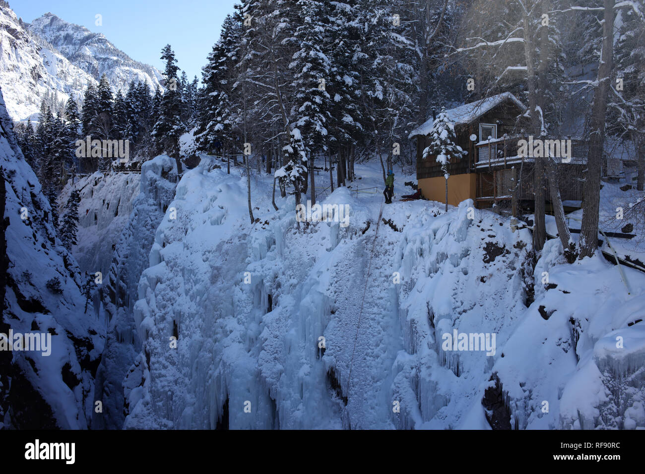 Ouray, Colorado - 29 dicembre 2018: le persone non identificate arrampicata in Ouray Ice Park di Ouray, Colorado Foto Stock