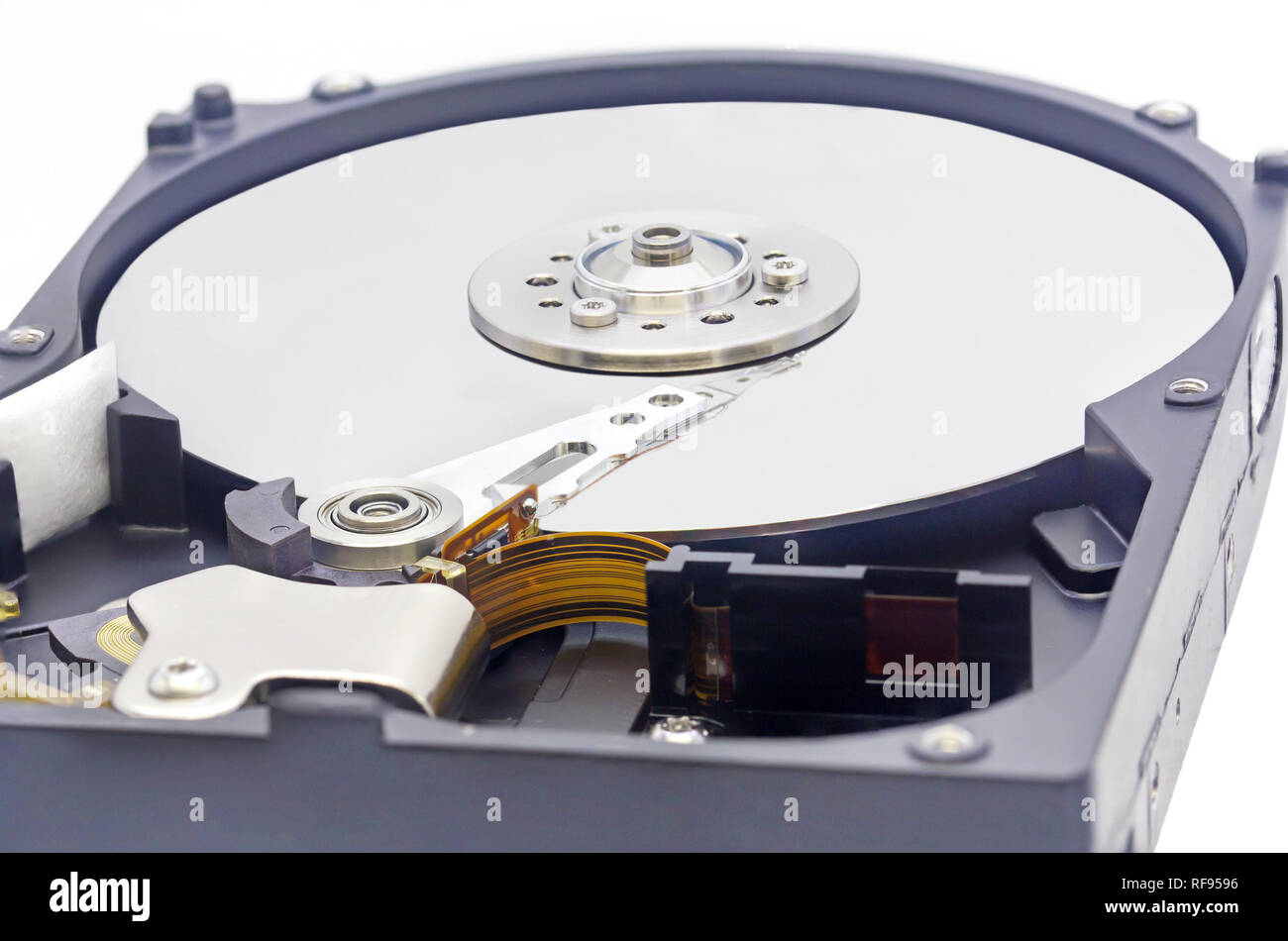 HDD Hard disk drive isolati su sfondo bianco Foto Stock