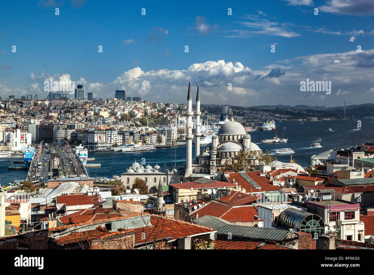 Il Ponte di Galata, Nuova Moschea e Golden Horn, Istanbul, Turchia Foto Stock