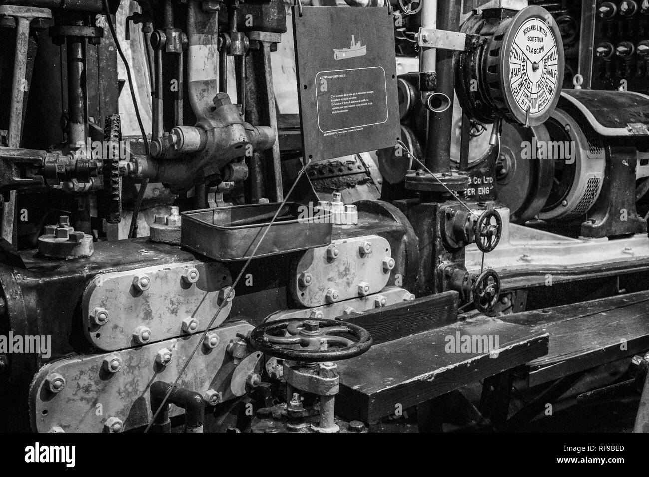 Dettaglio di marine motore a vapore del vecchio rimorchiatore Foto Stock