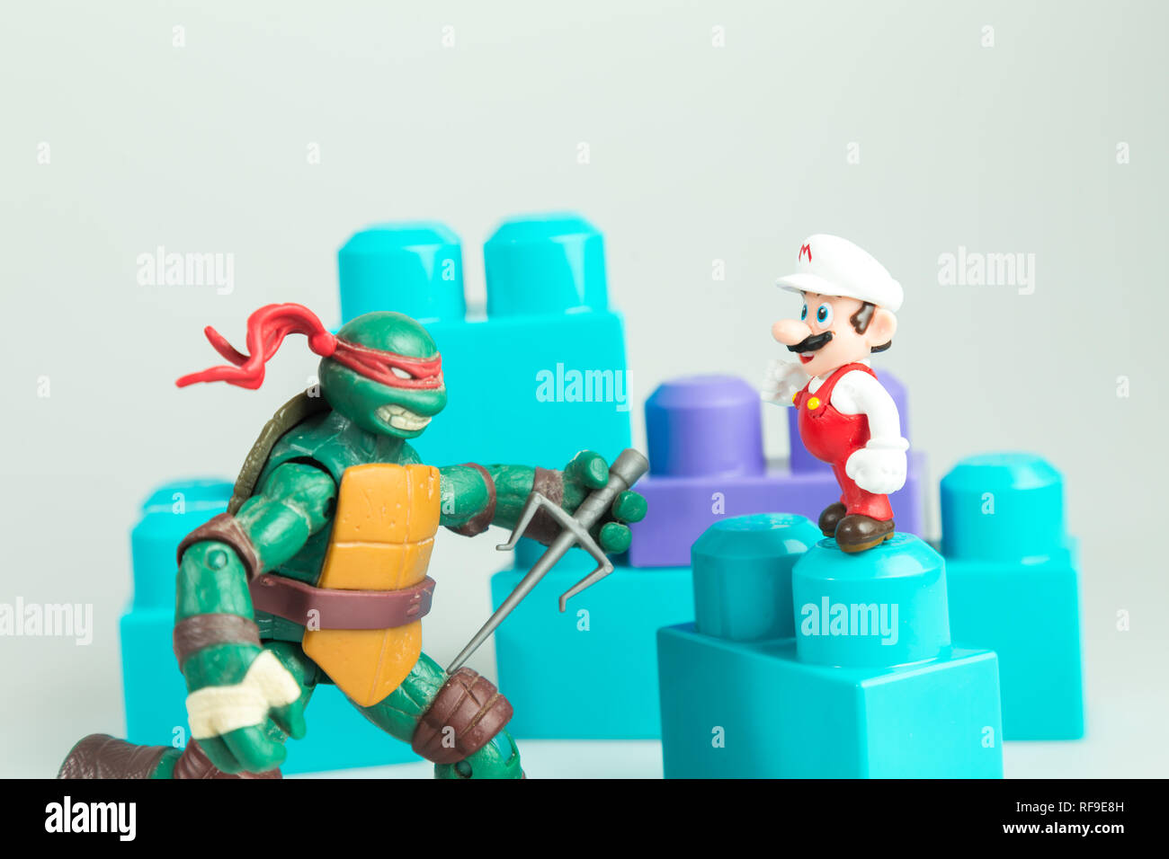 Blocchi di giocattoli e action figure per bambini (Super Mario e TMNT) Foto Stock